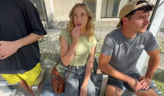 Pick-up artists persuaded a young chick to have MFM sex in bed