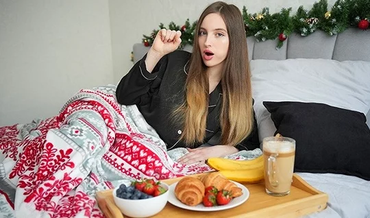 I treated my Russian girlfriend to a sweet dick in bed in the morning