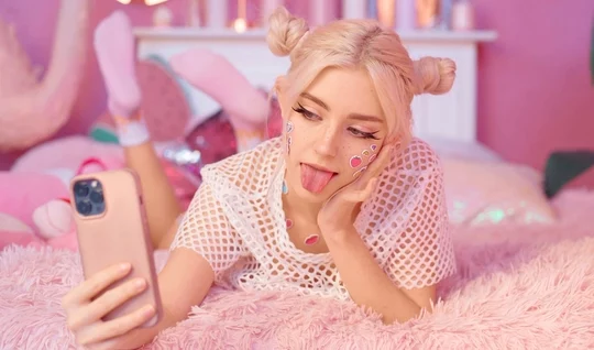 Russian girl pleased a guy with a wet pussy in bed