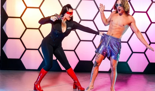 Hot brunette with a big ass rides a young dick