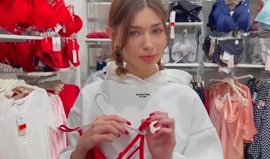 The Russian bitch thanks for shopping with a blowjob in the store