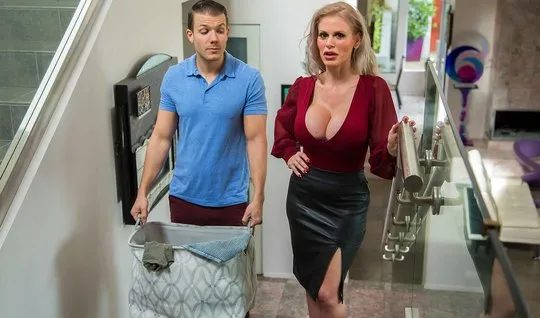 The mother dumped big milkings in front of her son-in-law and in the bathroom gave him a pussy