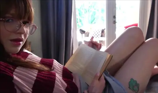 Cutie in glasses during homemade porn closeup gets an orgasm