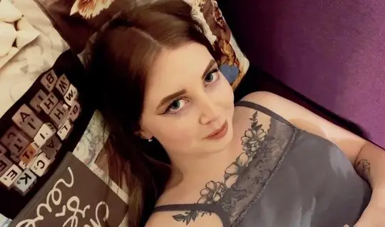 Tattooed slut on the dick rides and cums during homemade porn