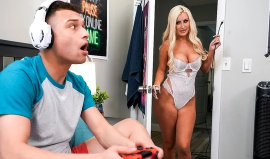 The mother showed her big tits and the stepson wanted sex